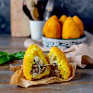 Arancini funghi e salsiccia